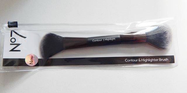 No7 Contour & Highlighter Brush (1)