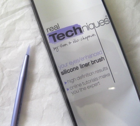 Real Techniques Silicone Liner Brush Review8