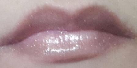 The Body Shop Vanilla Lip Gloss (2)