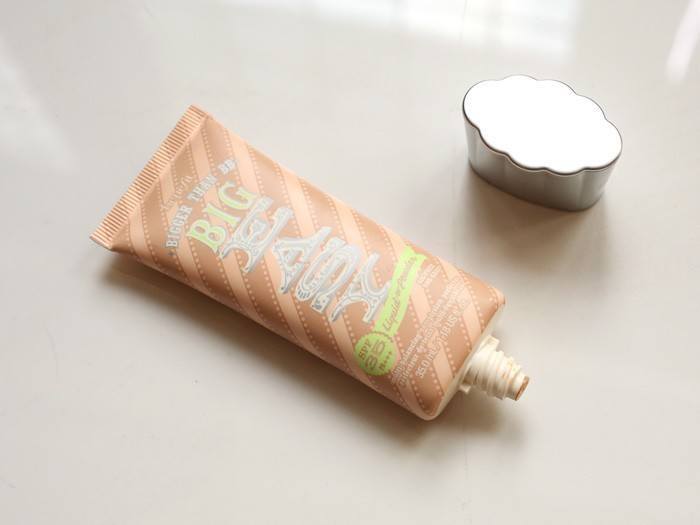 Benefit Bigger than BB foundation  review, swatch