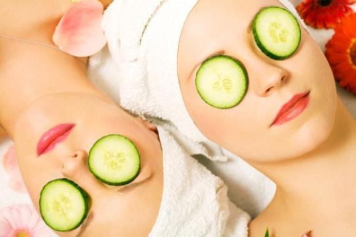 5 Natural Ingredients to Get Beautiful Skin Around The Eyes!1