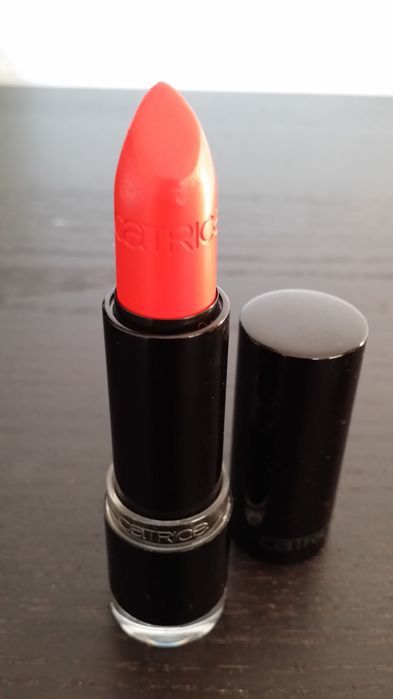 Catrice 330 The Lips Are On Fire Ultimate Colour Lipstick Review3