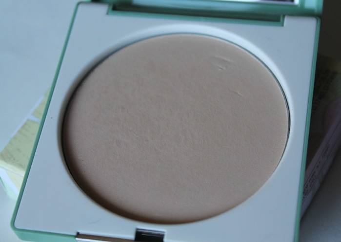 Clinique Stay-Matte Sheer Pressed Powder Review10