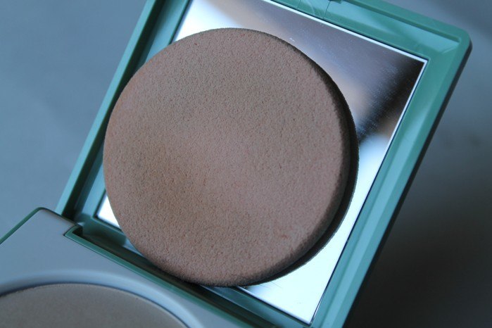 Clinique Stay-Matte Sheer Pressed Powder Review12