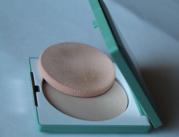 Clinique Stay-Matte Sheer Pressed Powder Review14