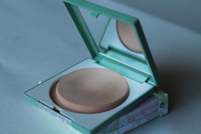 Clinique Stay-Matte Sheer Pressed Powder Review6
