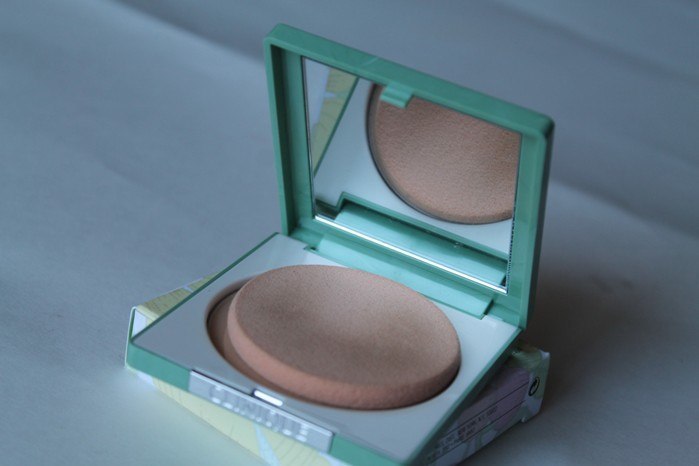 Clinique Stay-Matte Sheer Pressed Powder Review7