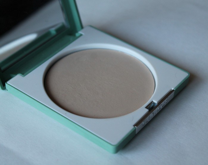 Clinique Stay-Matte Sheer Pressed Powder Review8