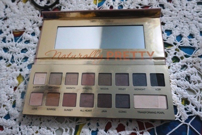 It Cosmetics Naturally Pretty Vol. 1 Matte Luxe Transforming Eyeshadow Palette Review1