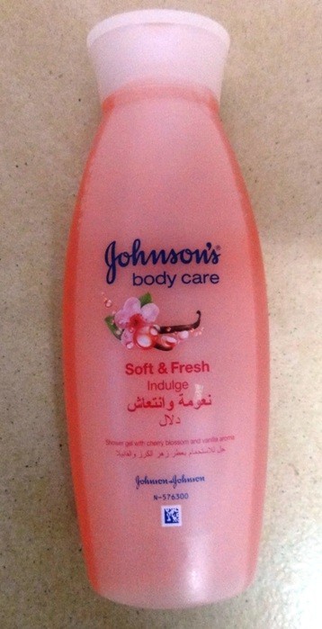 Johnson's Body Care Soft and Fresh Indulge Shower Gel Review3