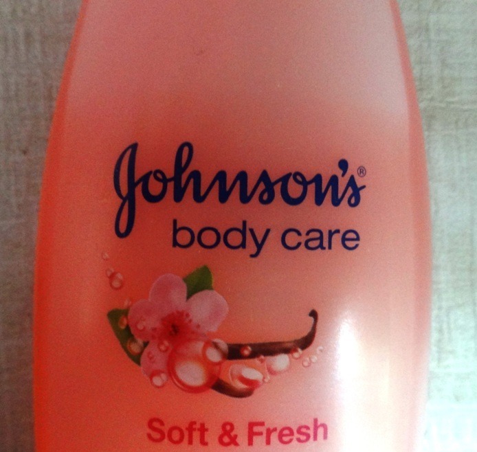 Johnson's Body Care Soft and Fresh Indulge Shower Gel Review5