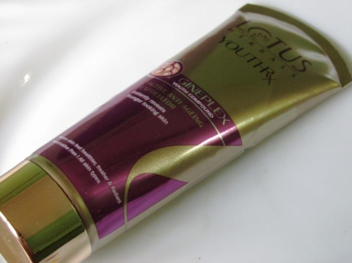 Lotus Herbals YOUTHRx Active Anti-Ageing Exfoliator Review4