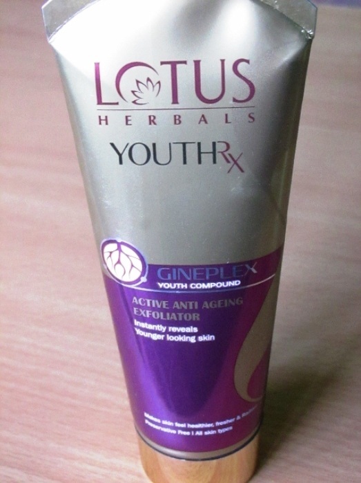 Lotus Herbals YOUTHRx Active Anti-Ageing Exfoliator Review6