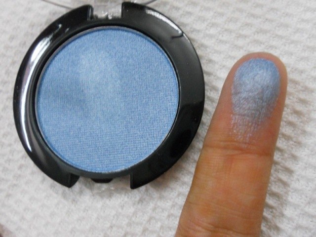 MUA Pearl Eyeshadow in Cornflower Blue 