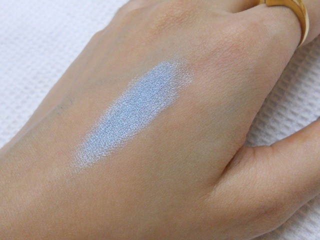 MUA Pearl Eyeshadow in Cornflower Blue 