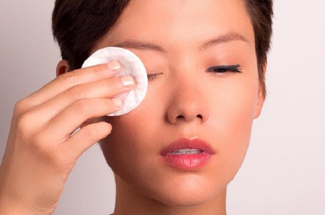Makeup Removing Mistakes You Are Probably Making 