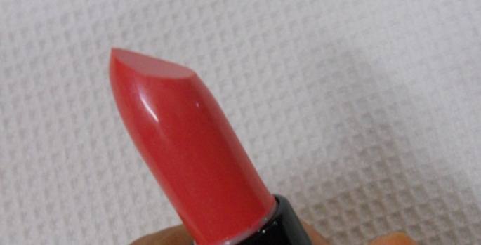 Makeup Revolution London Amazing Lipstick in Mystify