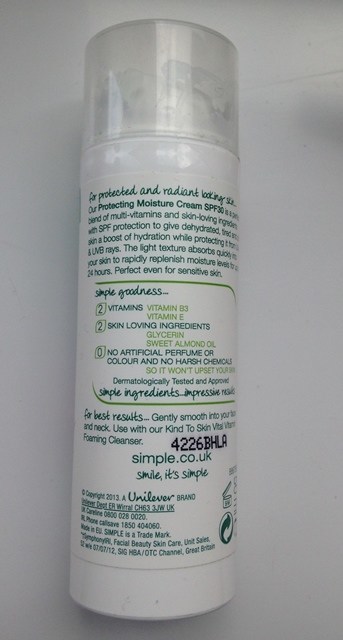 Simple Kind to Skin+ Protecting Moisture Cream SPF30 UVAUVB  (3)