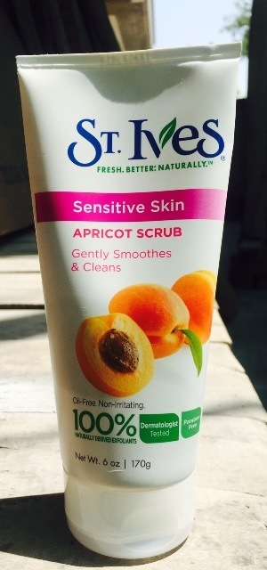 St. Ives Sensitive Skin Apricot Scrub (1)