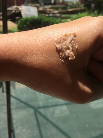 St. Ives Sensitive Skin Apricot Scrub (4)