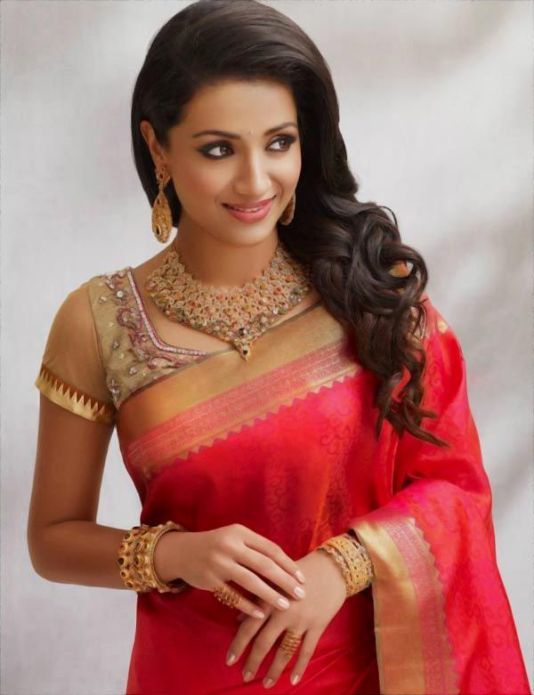 Stylish Hairstyles that Complement Any Kind of Saree1