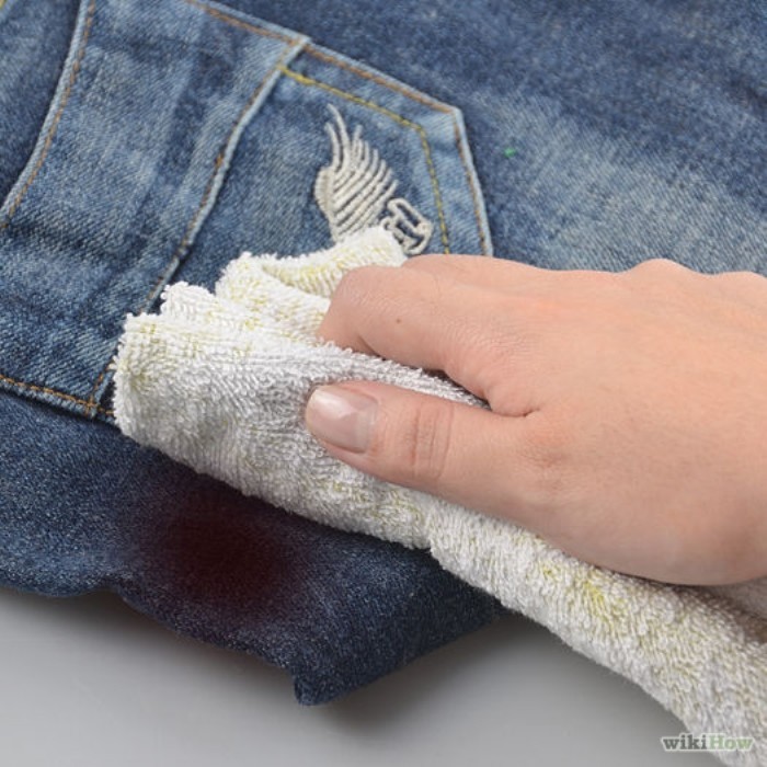 6 Ways You're Ruining Your Jeans