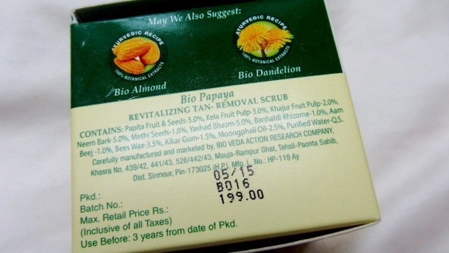 Biotique Bio Papaya Revitalizing Tan-Removal Scrub 