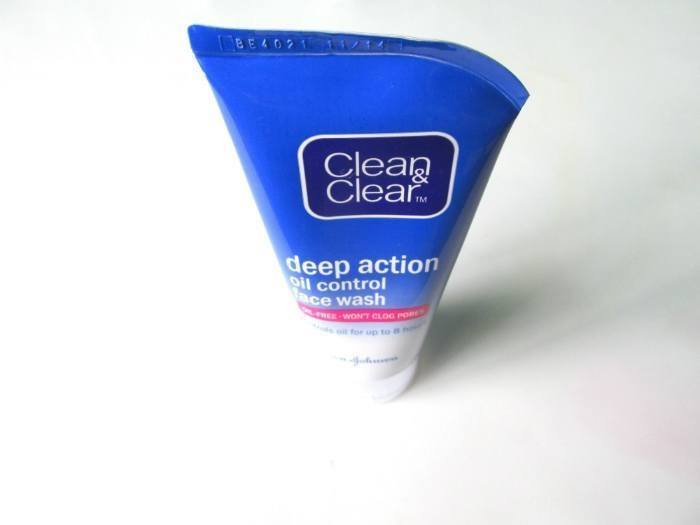 Clean & Clear Deep Action Oil Control Face Wash Review 6