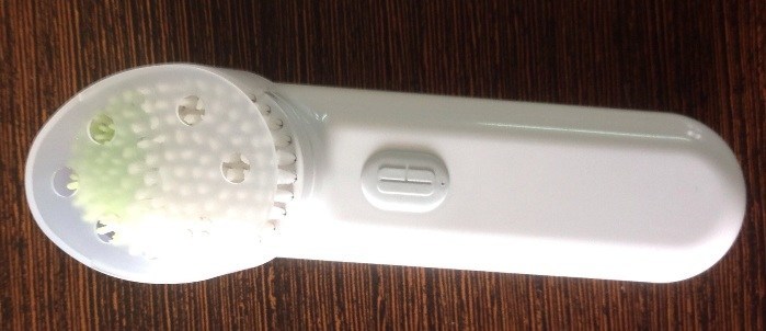 Clinique Sonic System Purifying Cleansing Brush Review7
