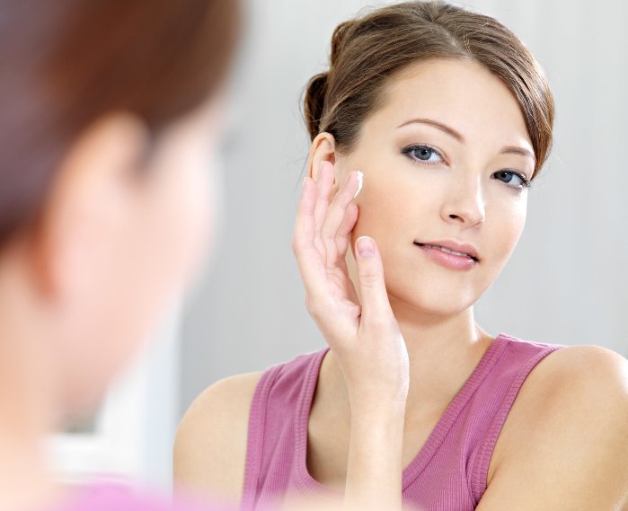 Combat Oily Skin in Humid Weather by Avoiding These Mistakes3