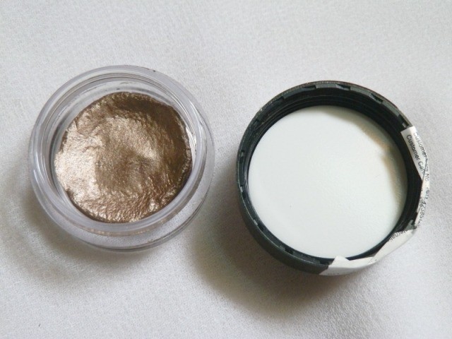 Essence Copy Right Stay All Day Long-Lasting Crème Eyeshadow 