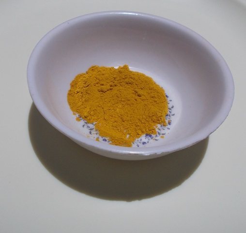 Herbal Sandalwood and Turmeric Face Pack Do-it-Yourself (3)
