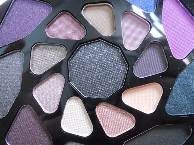 Makeup Revolution I Heart Makeup Go To Hell Eyeshadow Palette