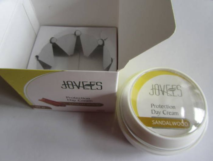 Jovees Sandalwood Protection Day Cream SPF 20