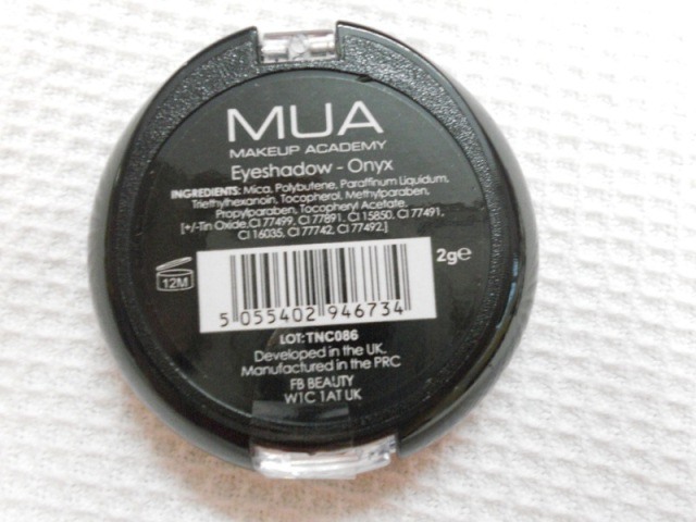 MUA Pearl Eyeshadow in Onyx 