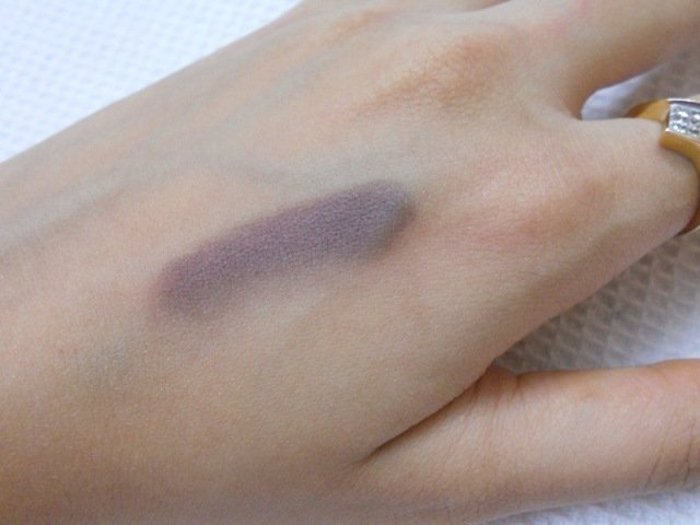Taupe eyeshadow swatch