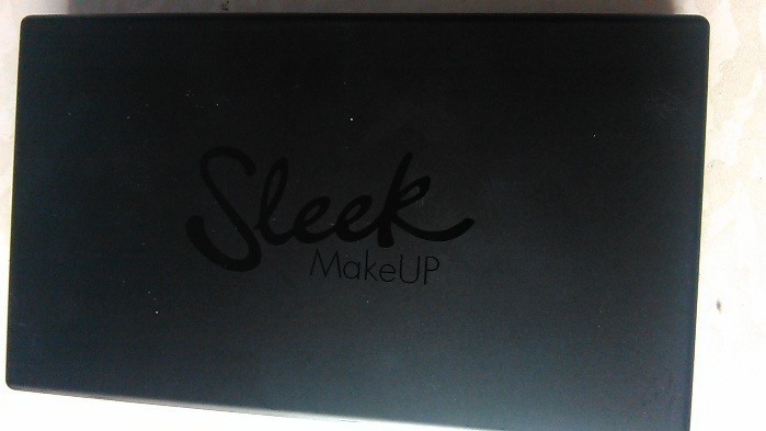 Sleek MakeUp Face Form Contouring and Blush Palette in Light Review2