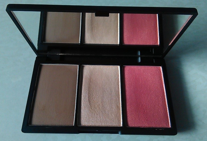 Sleek MakeUp Face Form Contouring and Blush Palette in Light Review4