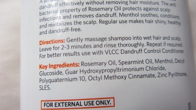 VLCC Dandruff Control Shampoo Review (4)