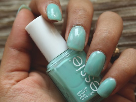 essie-turquoise-caicos-nail-polish-review-1