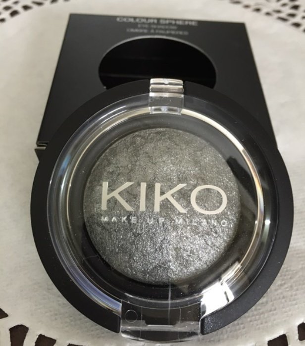 KIKO 40 Gray Multicolor Colour Sphere Eye Shadow Review4