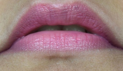 Coral lip swatch