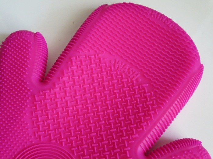 Sigma 2x Spa Brush Cleaning Glove Review4