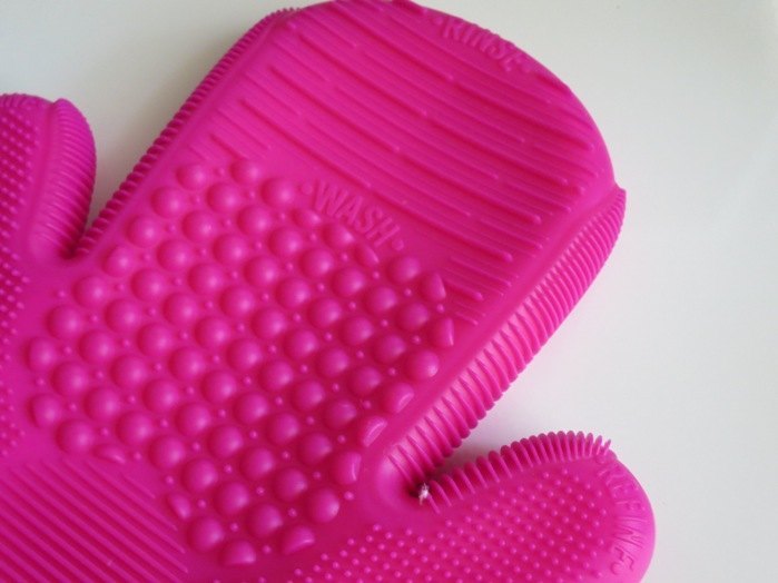 Sigma 2x Spa Brush Cleaning Glove Review5