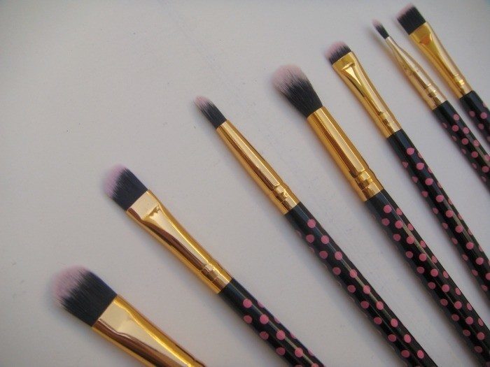 BH Cosmetics 11 Pieces Pink-A-Dot Brush Set Review4