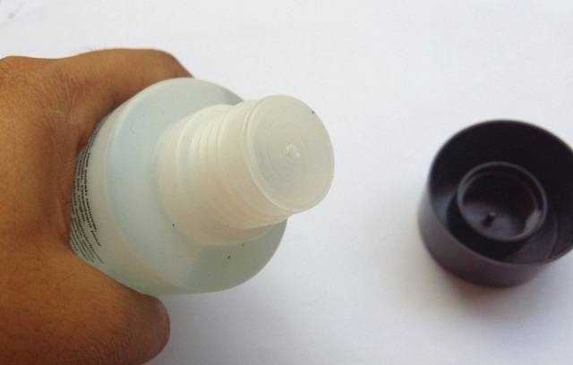 H&M No Acetone Nail Polish Remover 6
