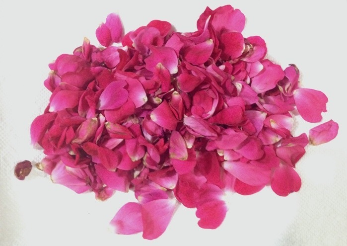 How to Make Rosewater at Home2