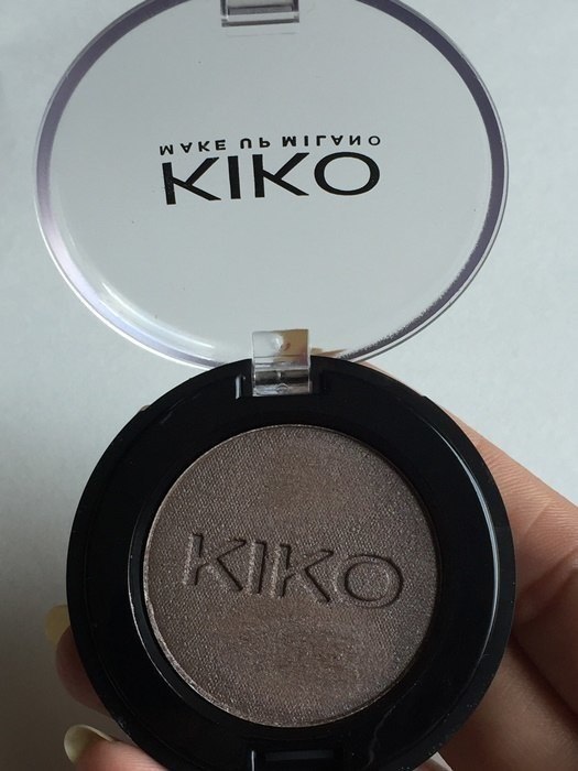 KIKO #124 Pearly Dark Dove Gray Highly Pigmented Eyeshadow Review1