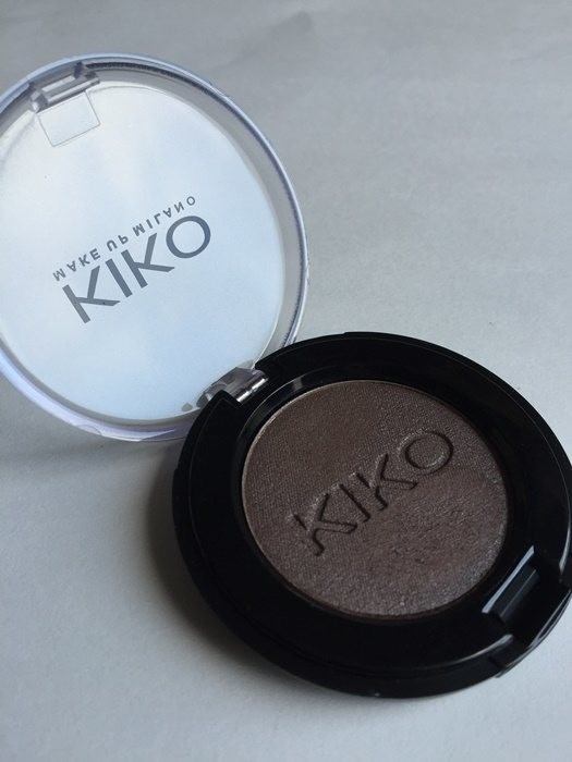 KIKO #124 Pearly Dark Dove Gray Highly Pigmented Eyeshadow Review2