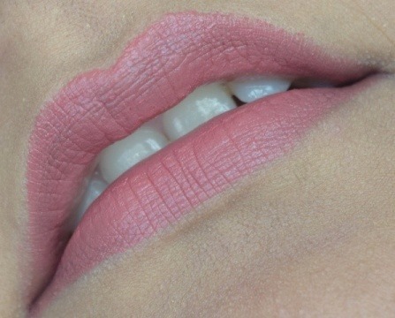 Light pink lips